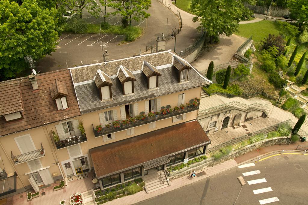 De La Grotte Hotel